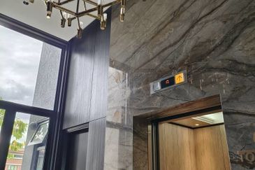 Beautiful unblocked KLCC/ PJ view condo