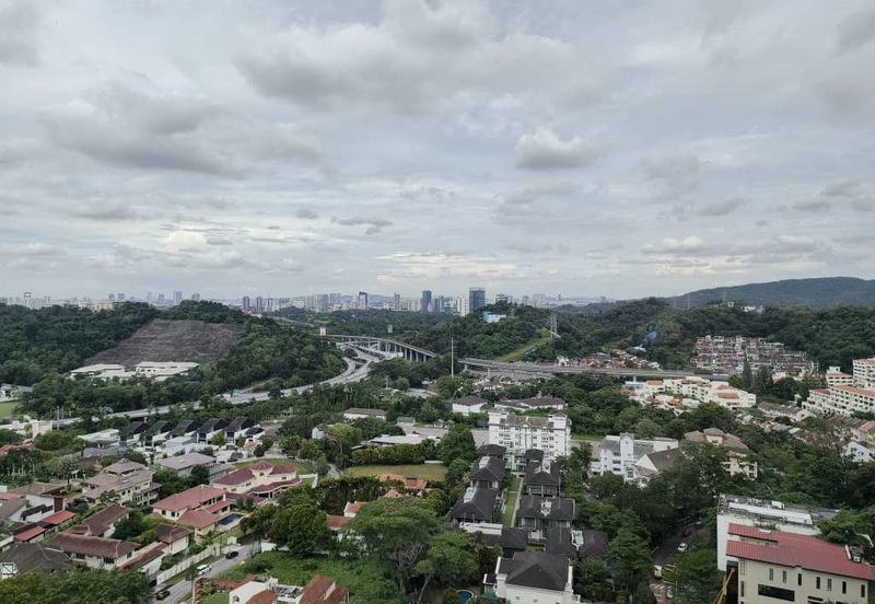Beautiful unblocked KLCC/ PJ view condo