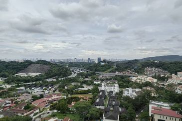 Beautiful unblocked KLCC/ PJ view condo