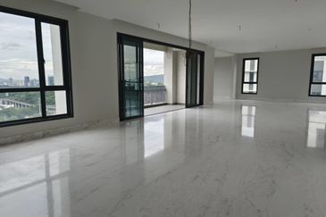 Beautiful unblocked KLCC/ PJ view condo