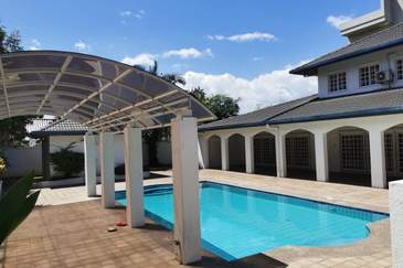 Taman U Thant bungalow with garden and pool