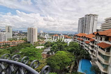 Merak Kayangan Court