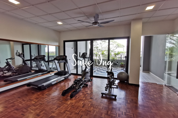 Merak Kayangan Court