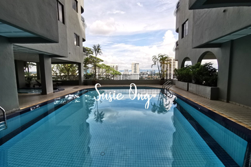 Merak Kayangan Court