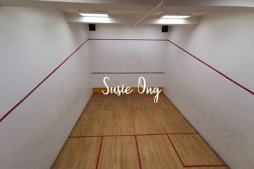 Merak Kayangan Court