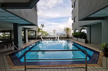 Merak Kayangan Court