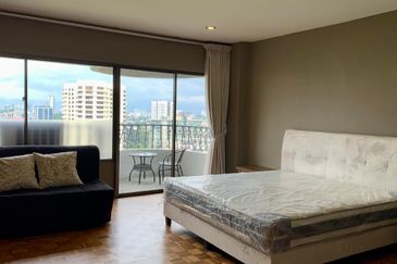 Merak Kayangan Court