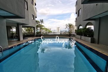 Merak Kayangan Court