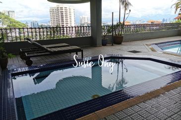 Merak Kayangan Court