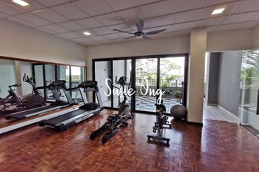 Merak Kayangan Court