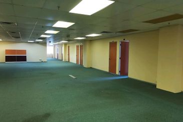 Enblock building at Ampang for sale!