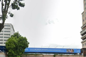 Enblock building at Ampang for sale!