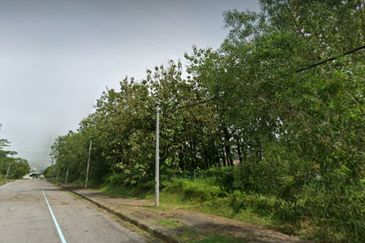 Industrial Land facing Highway Perak For Sale!!