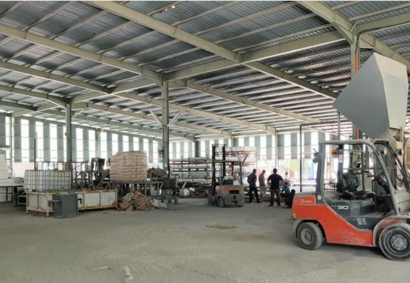 Freehold Warehouse 2acres land for sale!!