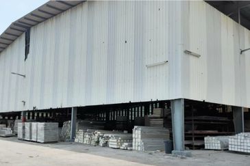 Freehold Warehouse 2acres land for sale!!