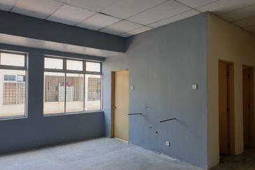 Shoplot Facing Road Freehold 3Storey For Sale