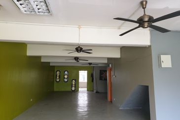 Shoplot Facing Road Freehold 3Storey For Sale