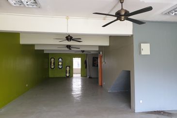 Shoplot Facing Road Freehold 3Storey For Sale