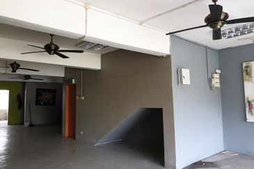 Shoplot Facing Road Freehold 3Storey For Sale