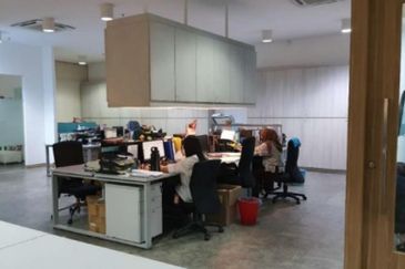 Grade A office with modern resort design at PJ for sale!!