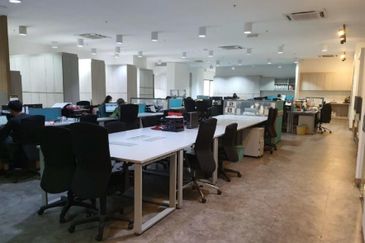 Grade A office with modern resort design at PJ for sale!!