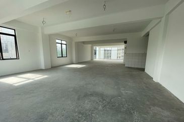 Freehold Semi D Factory at Glenmarie For Sale