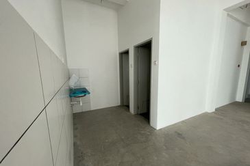 Semi D Factory at Glenmarie Freehold For Sale