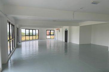 Corner shop at Sepang Brand New freehold Corner Shop For Sale!