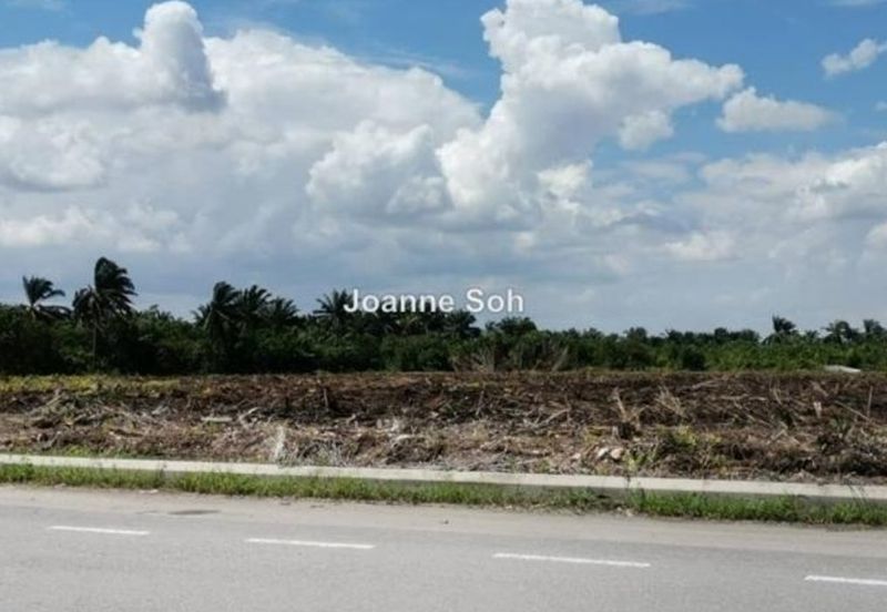 Freehold Warehouse with 5acres Industrial land for sale!