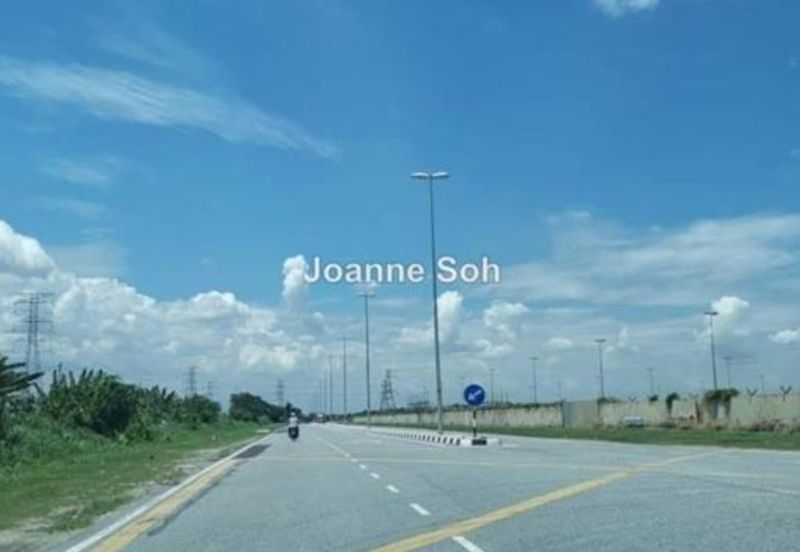 Freehold Warehouse with 5acres Industrial land for sale!