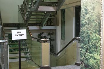 retail building at kuala lumpur enblock 7 storey 9 units of adjoining Commercial Building 