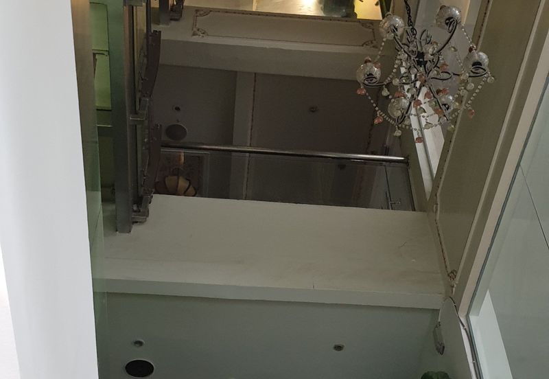 retail building at kuala lumpur enblock 7 storey 9 units of adjoining Commercial Building 