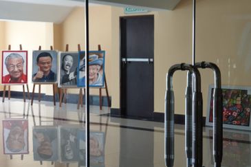 retail building at kuala lumpur enblock 7 storey 9 units of adjoining Commercial Building 