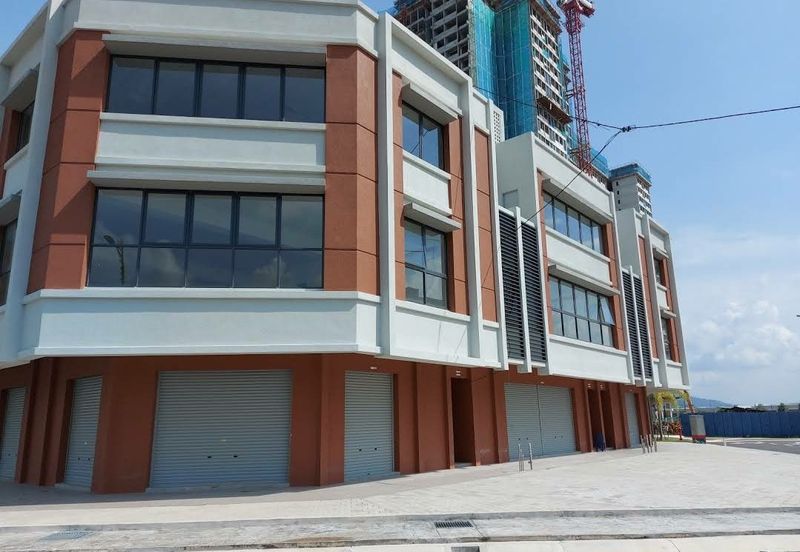 Corner shop at puchong freehold Corner shop with tenancy at Sepang Brand New For Sale!