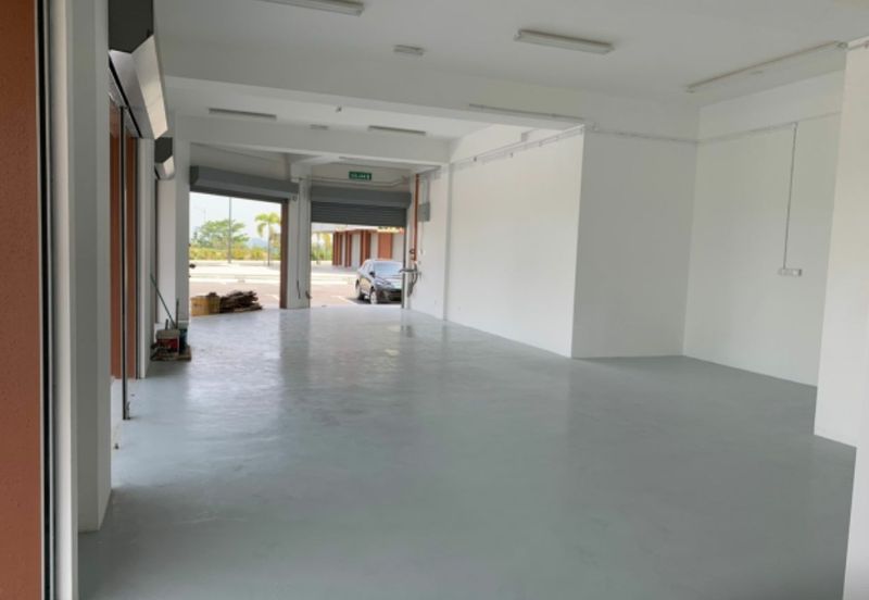 Corner shop at puchong freehold Corner shop with tenancy at Sepang Brand New For Sale!