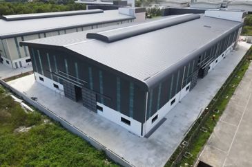 Warehouse newly build in 1acre freehold land for sale