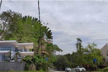 Big land size New Bungalow at petaling jaya for sale