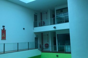 warehouse corporate enblock freehold 3.5storey Bungalow Factory at Puchong