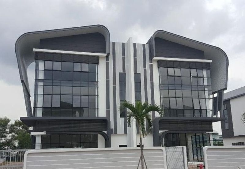 Semi d Freehold factory at Puchong for sale