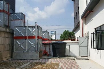 Semi d Freehold factory at Puchong for sale