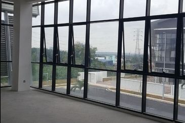 Semi d Freehold factory at Puchong for sale