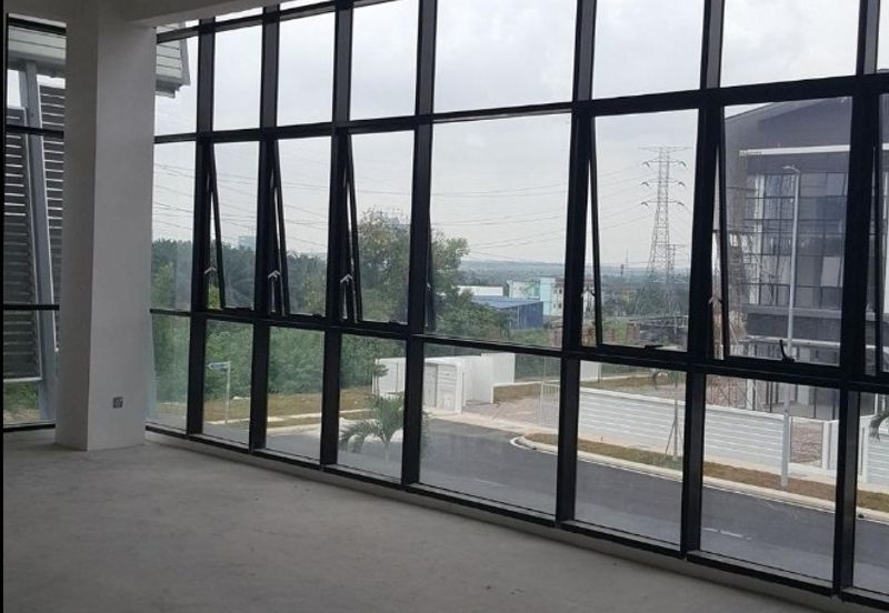 Semi d Freehold factory at Puchong for sale