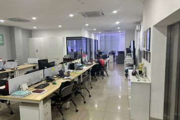 Semi d Freehold factory at Puchong for sale