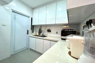 Anjung Hijau (Greenfield Apartment)