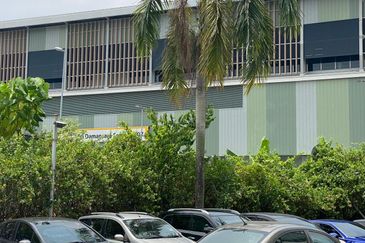 Office for Enblock corporate office building fully furnished near mrt3 at Bandar Sri damansara for sale