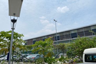 Office for Enblock corporate office building fully furnished near mrt3 at Bandar Sri damansara for sale