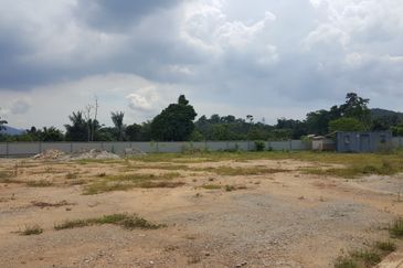 Commercial & Residencial land facing main road at Rawang for sale