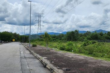 Serendah agriculture land in industrial zoning freehold at serendah for sale