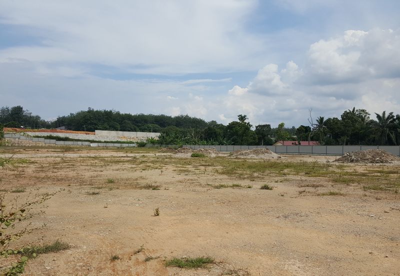 Commercial land facing main road freehold at Bukit beruntung rawang for sale