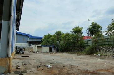 Nilai Warehouse For Rent!!